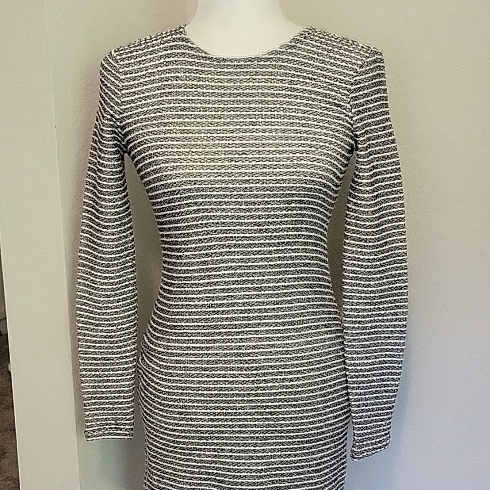 BANANA REPUBLIC STRIPED LONG SLEEVE KNIT DRESS